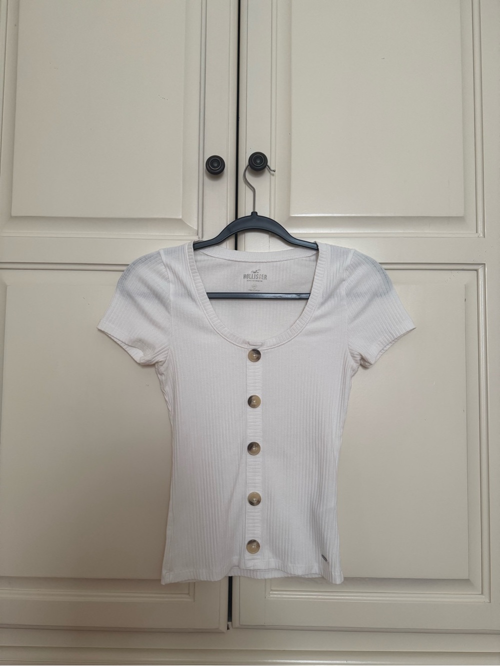 Hollister White Ribbed Button-Front Scoop Tee